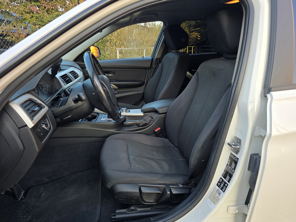 BMW 320d TOURING X DRIVE, foto 22